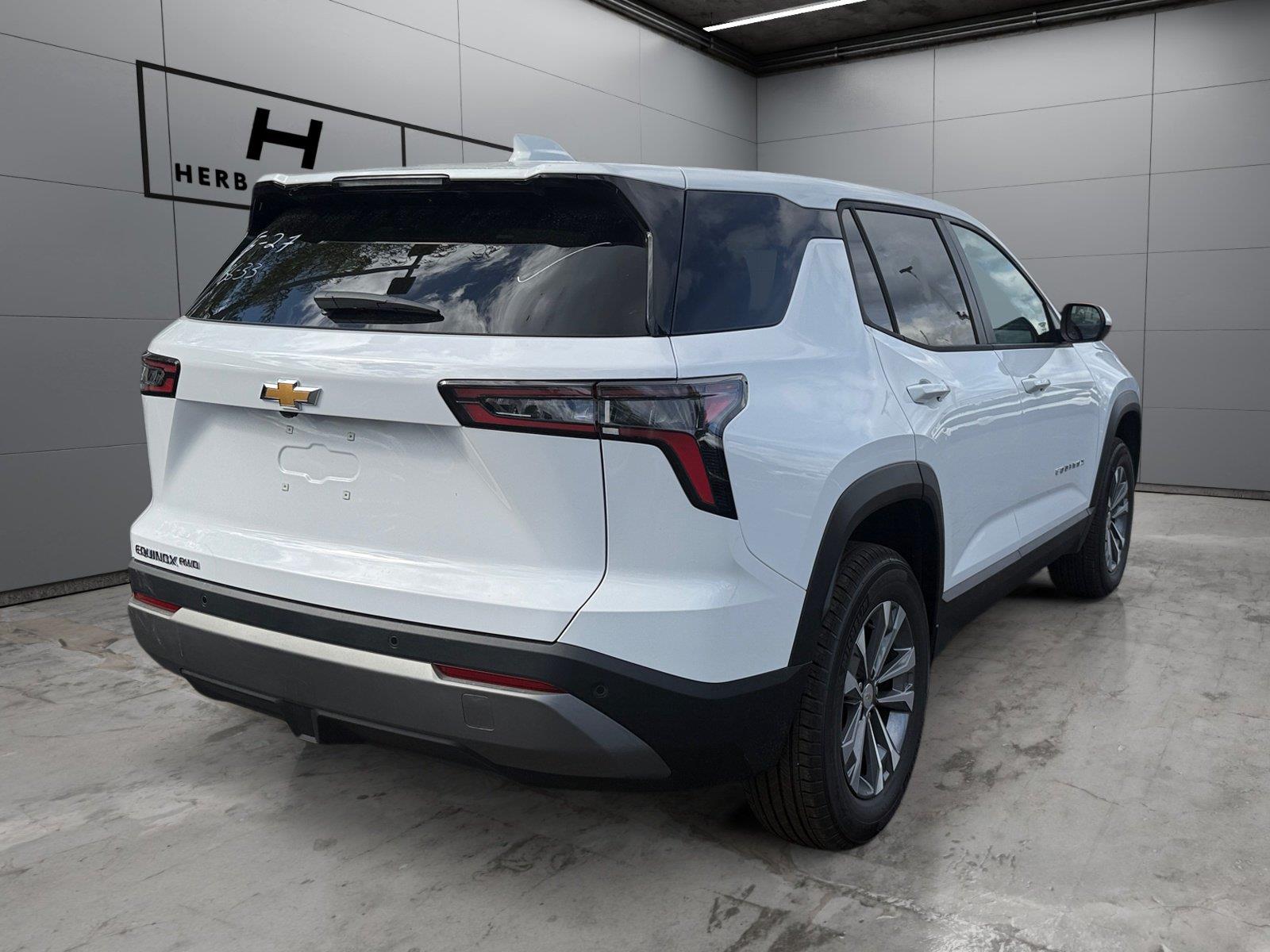 2027 Chevrolet Equinox LT - Photo 5