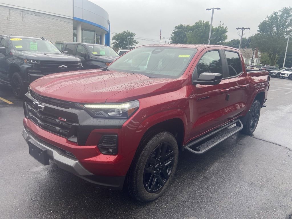2025 Chevrolet Colorado Z71 photo 2