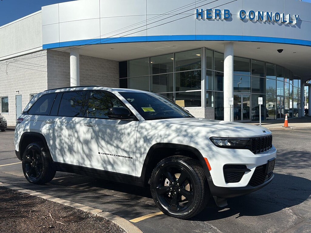 Used 2023 Jeep Grand Cherokee Altitude 4x4 SUV