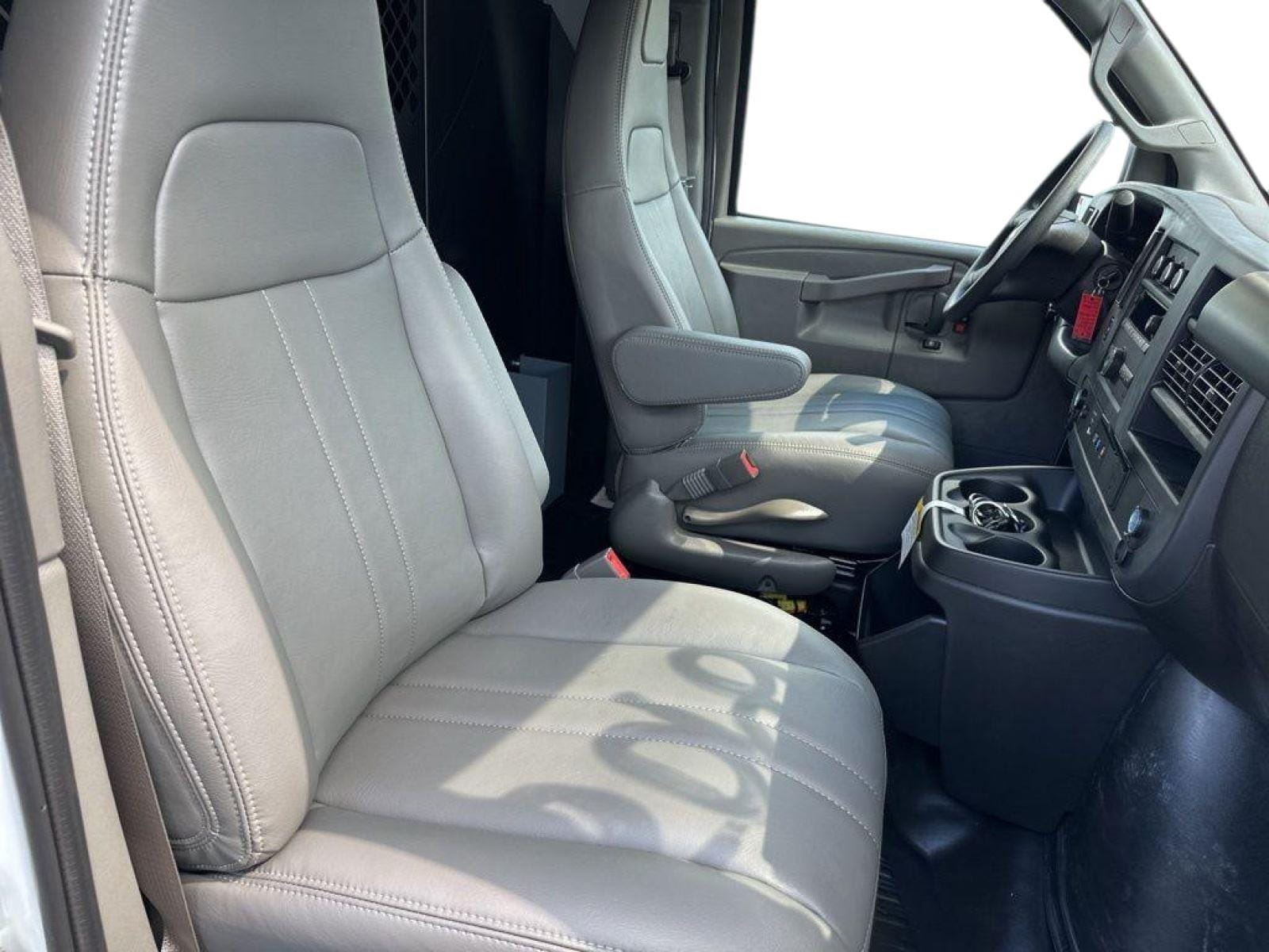 2025 Chevrolet Express Cargo Work Van - Photo 15