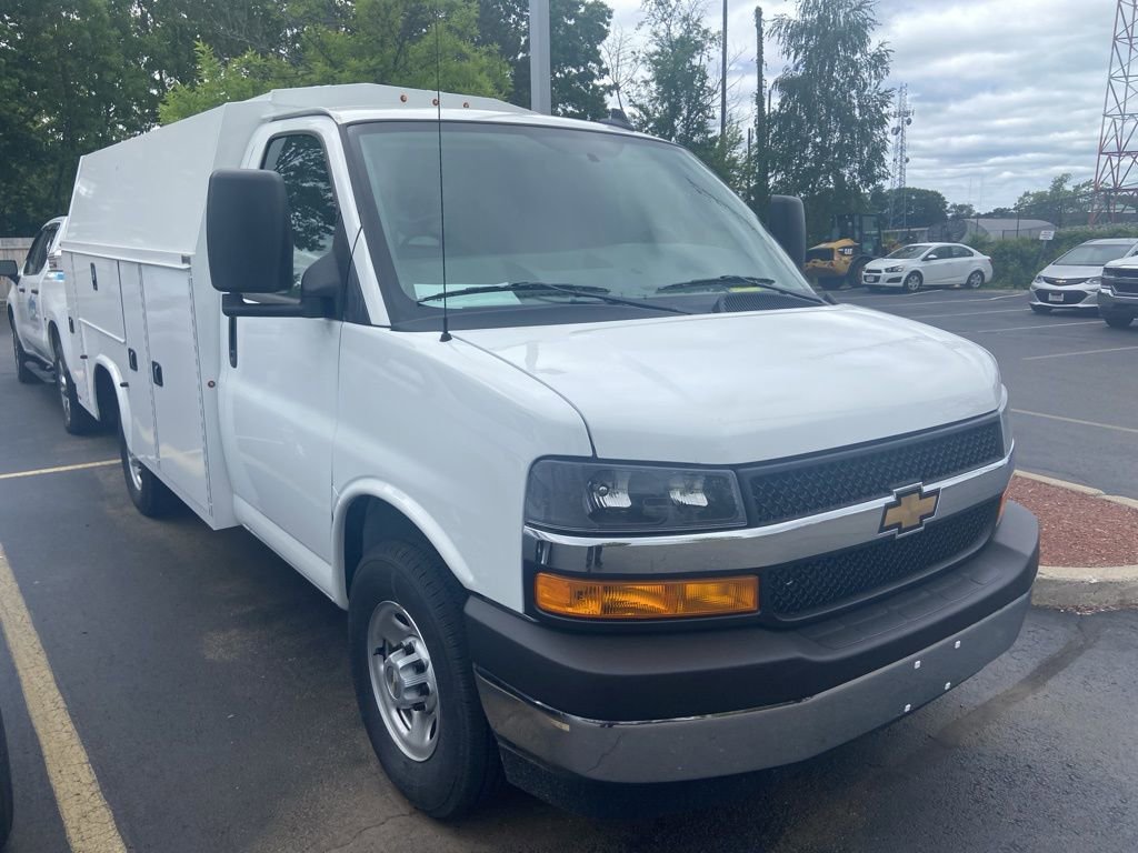 2025 Chevrolet Express Cutaway Base's photo
