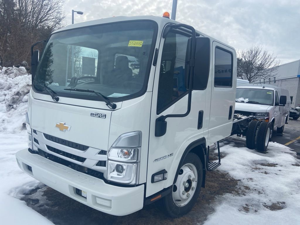 2025 Chevrolet Silverado 4500HD photo 2