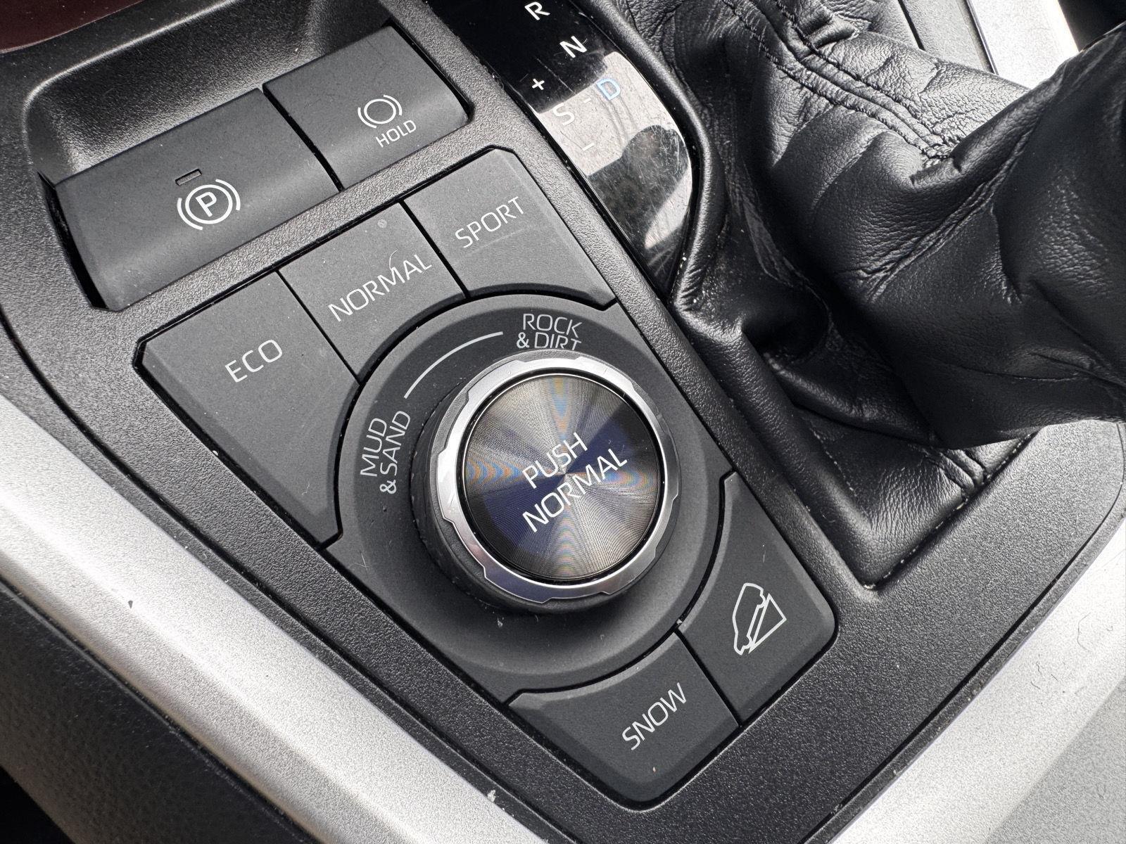 2023 Toyota RAV4 Limited - Photo 31