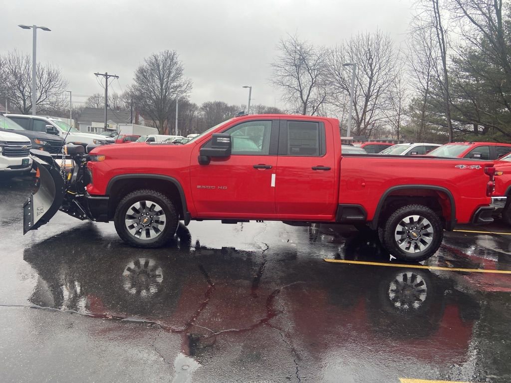 2025 Chevrolet Silverado 2500HD Custom photo 2