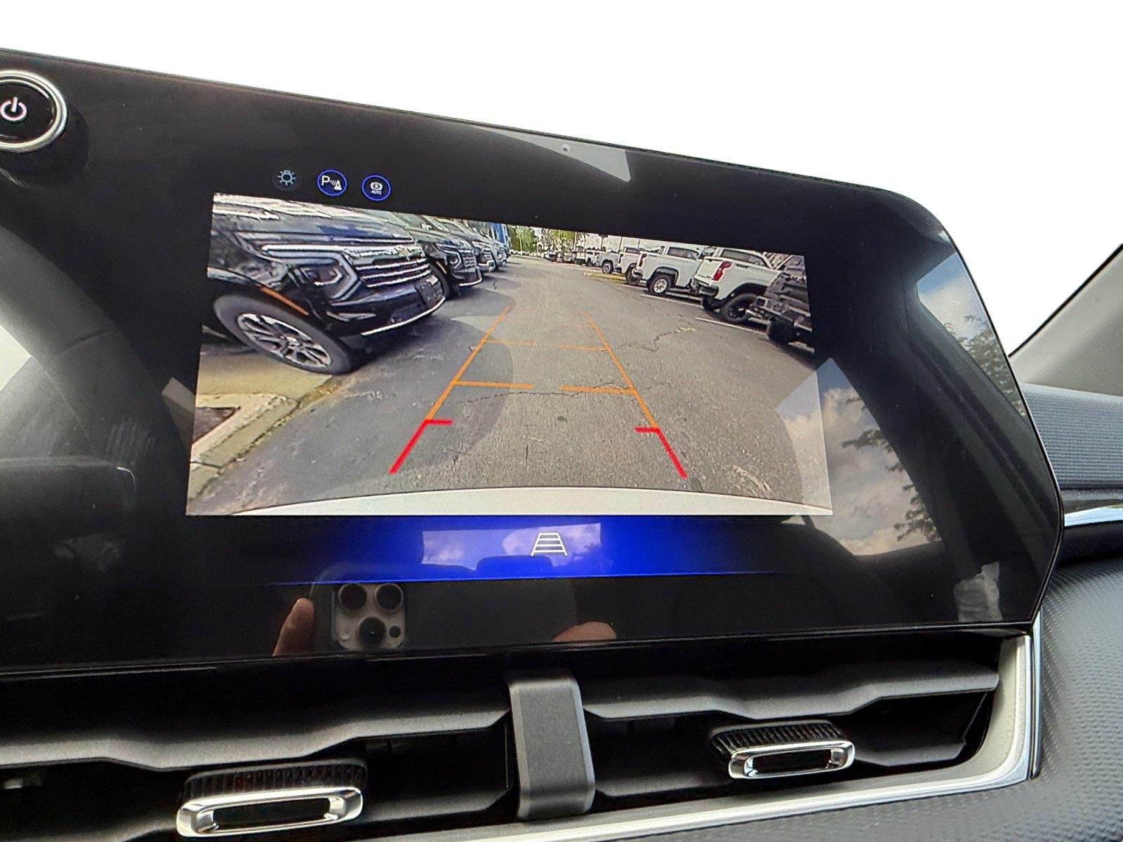 2027 Chevrolet Equinox LT - Photo 23