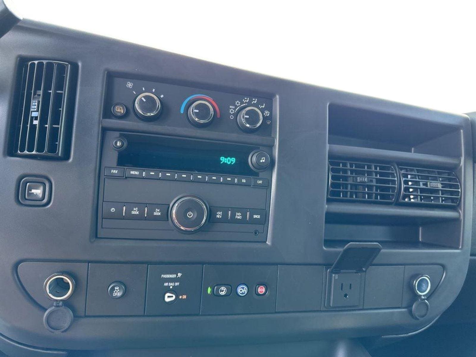 2025 Chevrolet Express Cargo Work Van - Photo 10