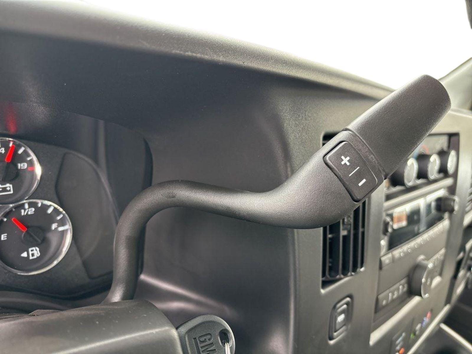 2025 Chevrolet Express Cargo Work Van - Photo 11
