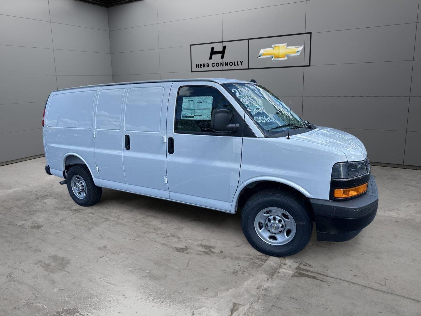2025 Chevrolet Express 2500 Work Van HD's photo