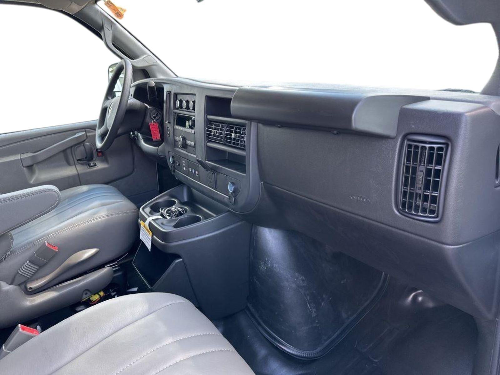 2025 Chevrolet Express Cargo Work Van - Photo 14
