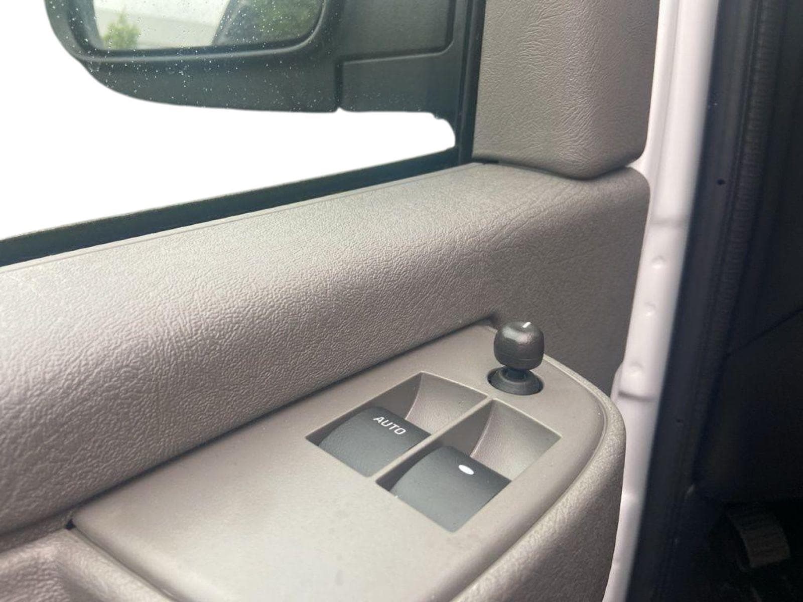2025 Chevrolet Express Cargo Work Van - Photo 9