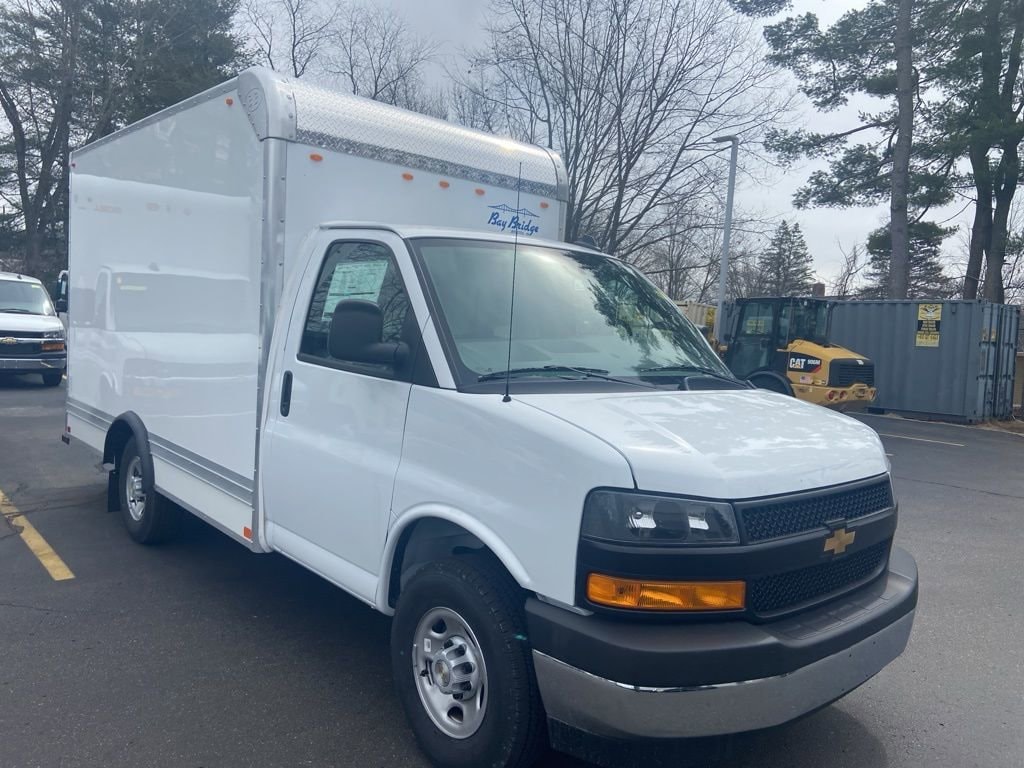 2024 Chevrolet Express Cutaway Base's photo