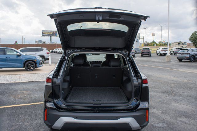 2026 Volkswagen Tiguan SE - Photo 11