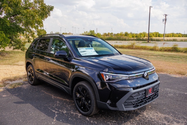 2027 Volkswagen Taos SE Black