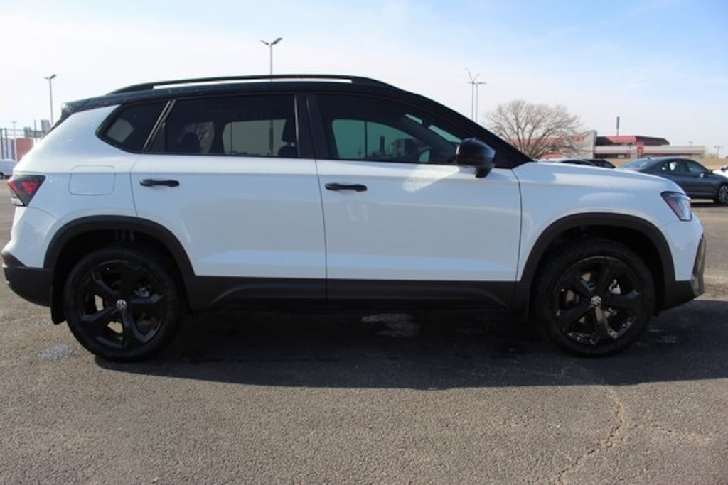 New 2026 Volkswagen Taos 1.5T SE Black SUV