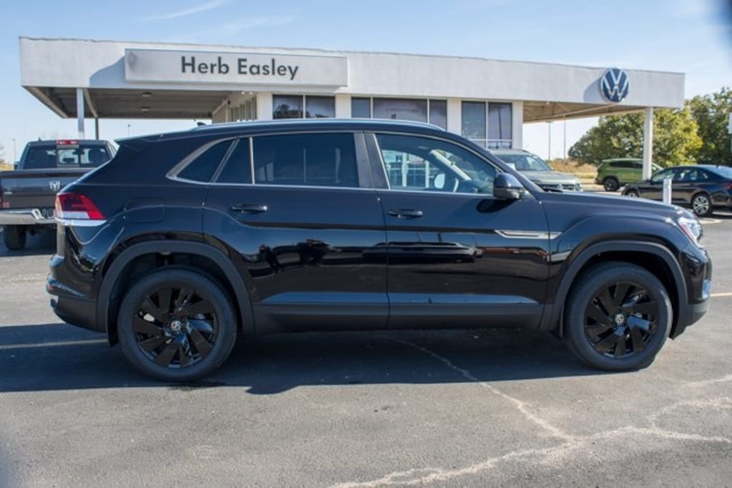New 2026 Volkswagen Atlas Cross Sport 2.0T SE w/Technology SUV