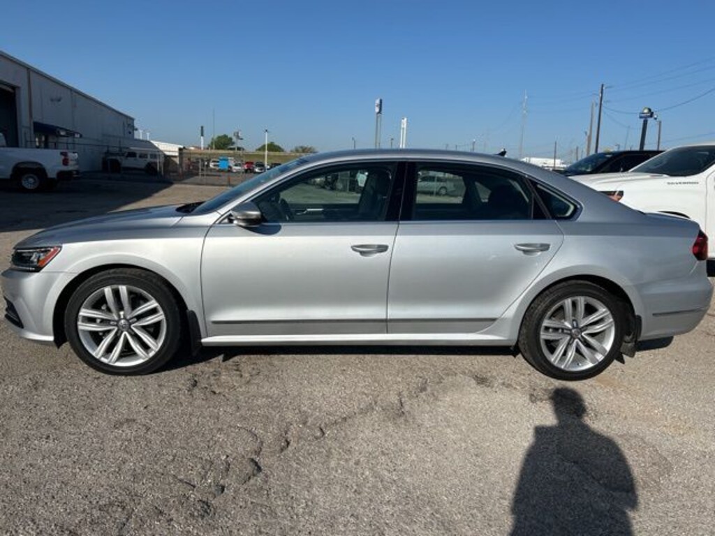 Used 2017 Volkswagen Passat 1.8T SE Sedan