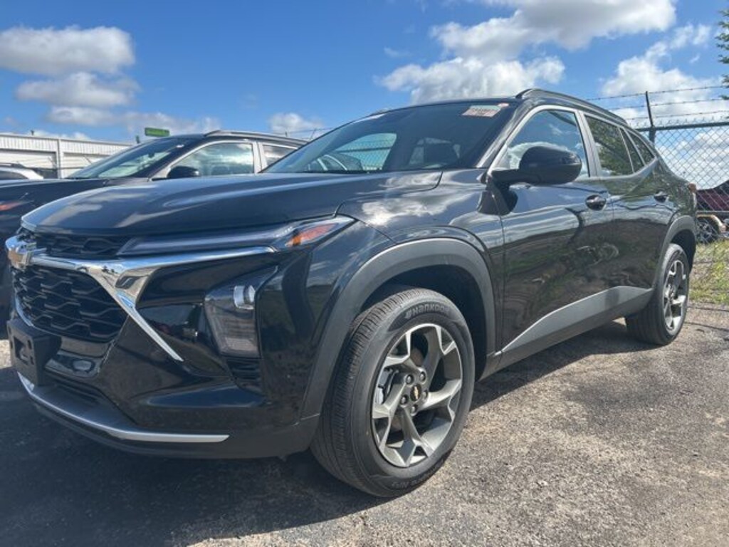 Used 2025 Chevrolet Trax LT SUV