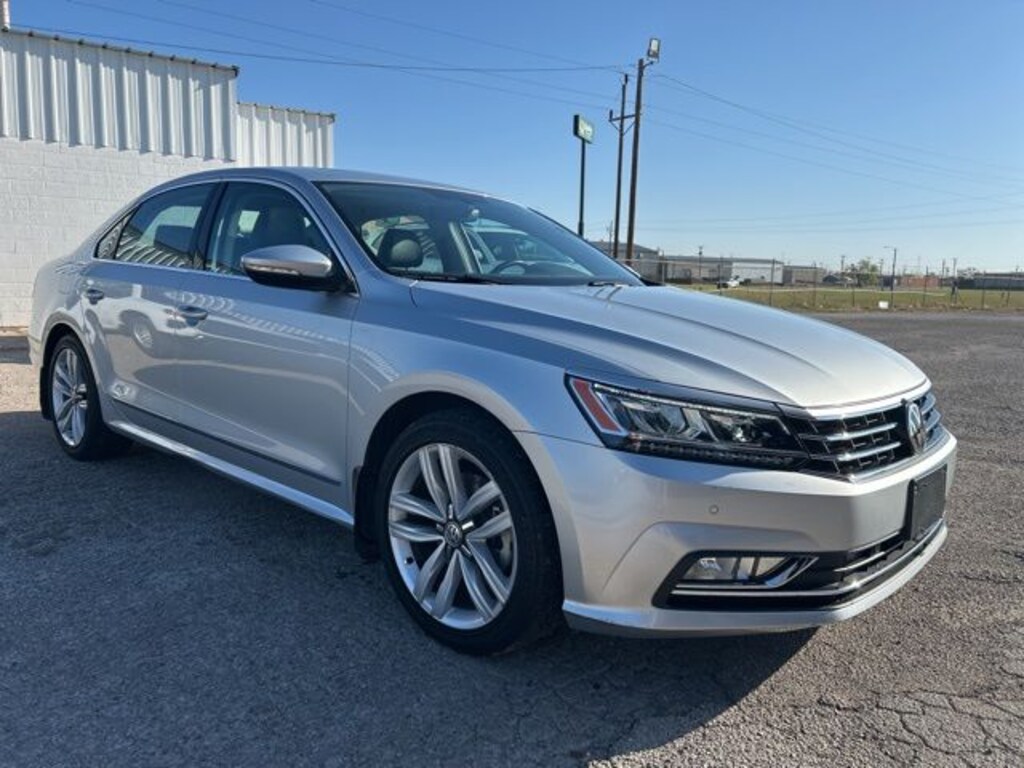 Used 2017 Volkswagen Passat 1.8T SE Sedan