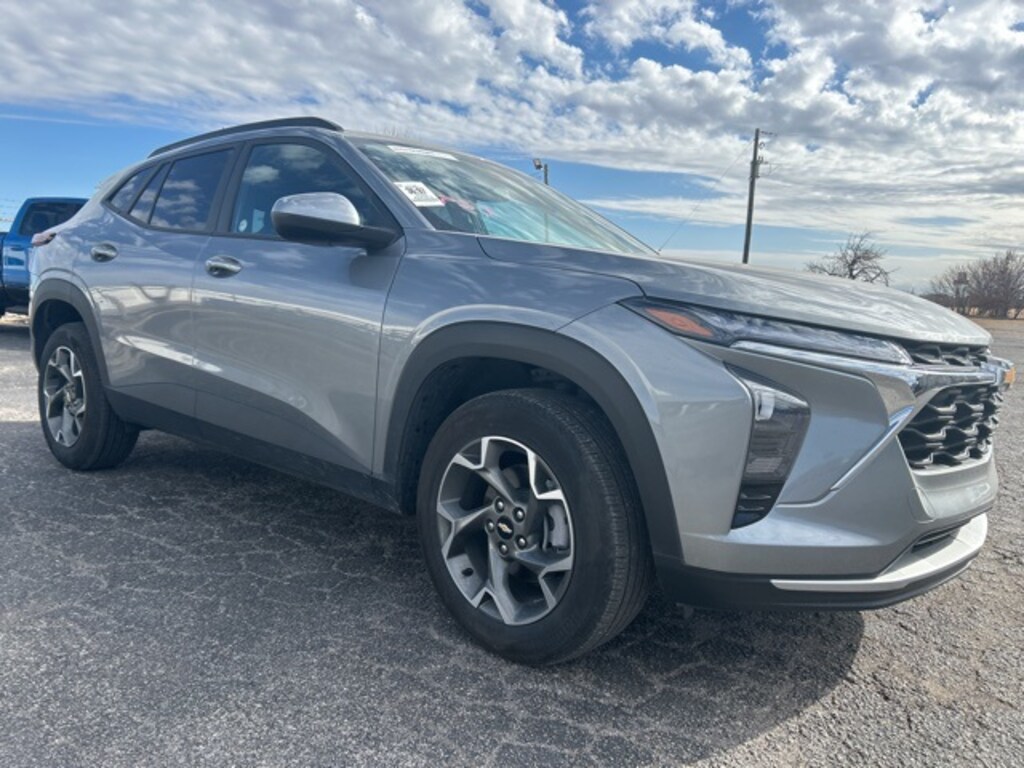 Used 2025 Chevrolet Trax LT SUV