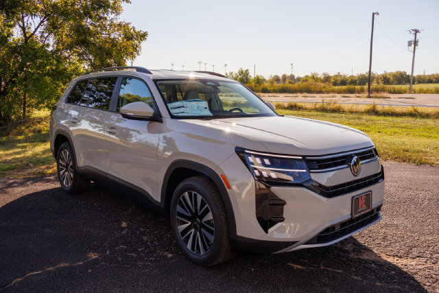 2027 Volkswagen Atlas SE w/Tech