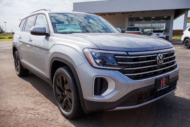 New 2026 Volkswagen Atlas SE w/Technology