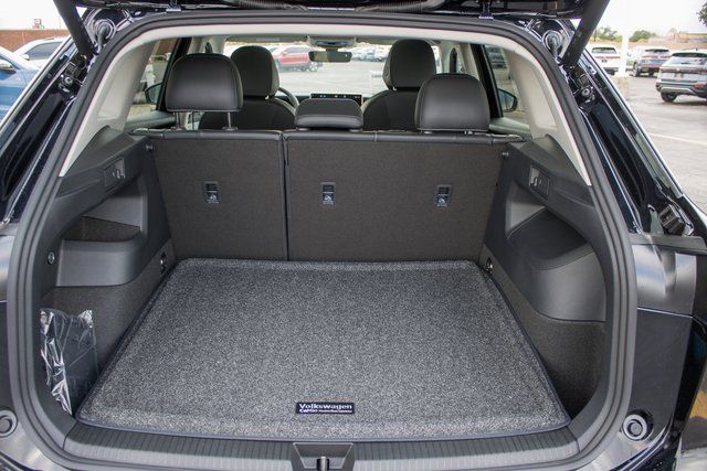 2026 Volkswagen Tiguan SE - Photo 12