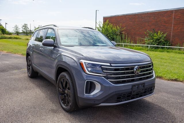 New 2026 Volkswagen Atlas SE w/Technology