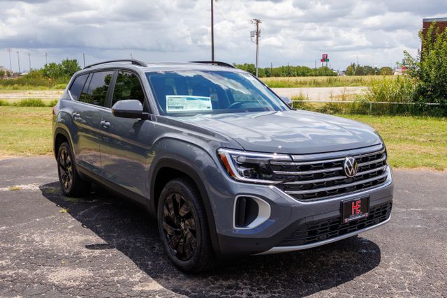 New 2026 Volkswagen Atlas SE w/Technology