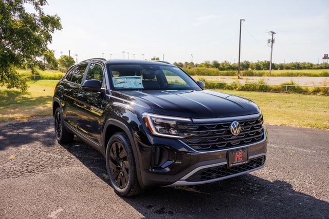 New 2026 Volkswagen Atlas Cross Sport SE w/Technology