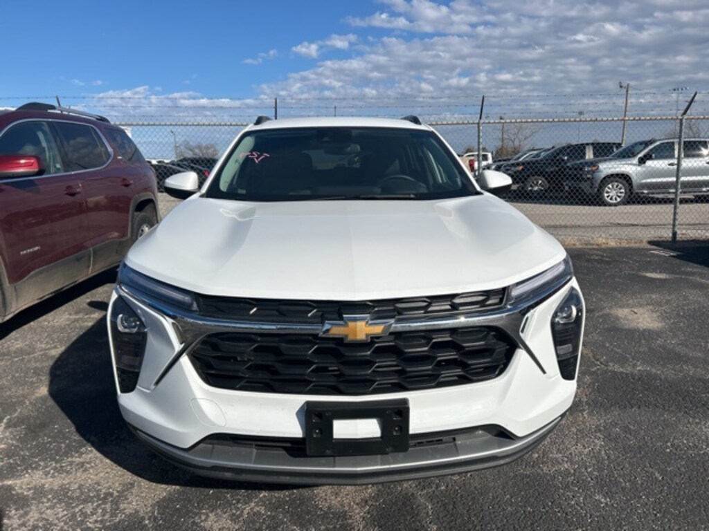 Used 2025 Chevrolet Trax LT SUV