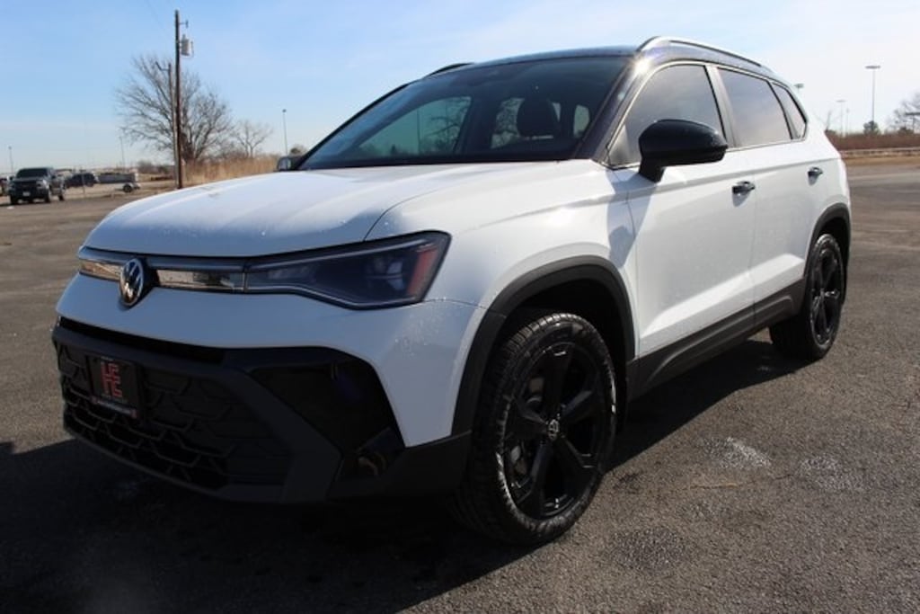 New 2026 Volkswagen Taos 1.5T SE Black SUV