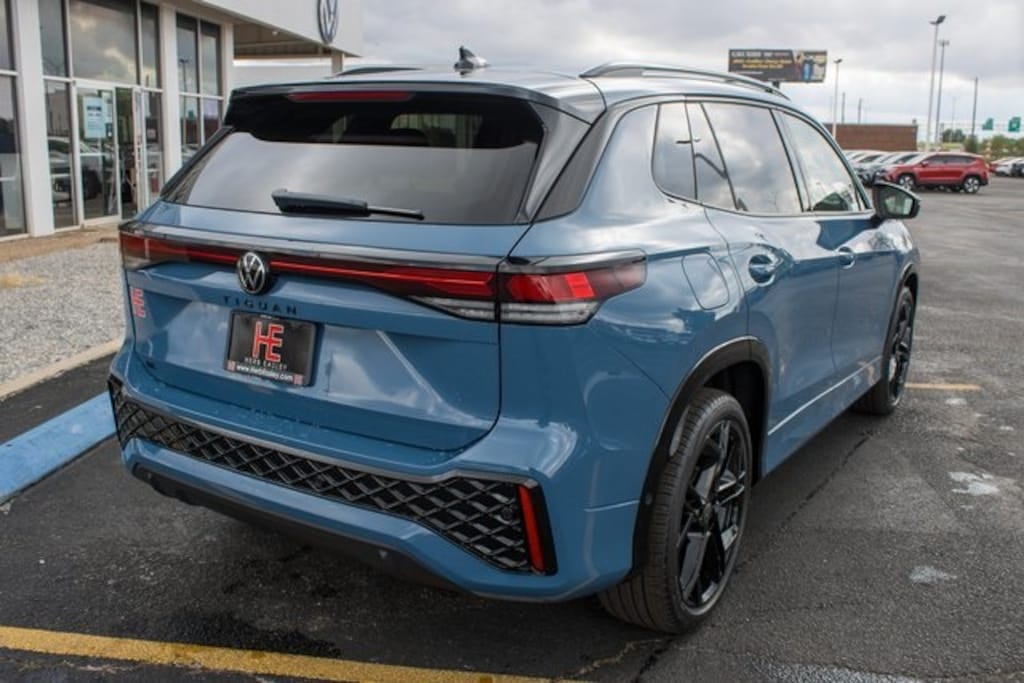 New 2026 Volkswagen Tiguan 2.0T SE SUV