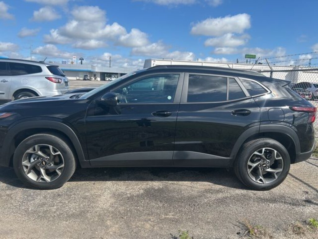 Used 2025 Chevrolet Trax LT SUV