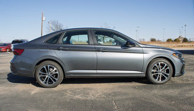 2026 Volkswagen Jetta Sport - Photo 6