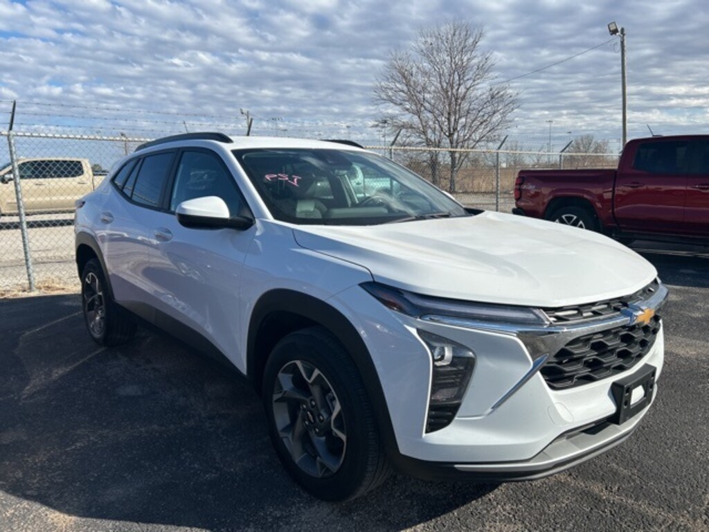Used 2025 Chevrolet Trax LT SUV