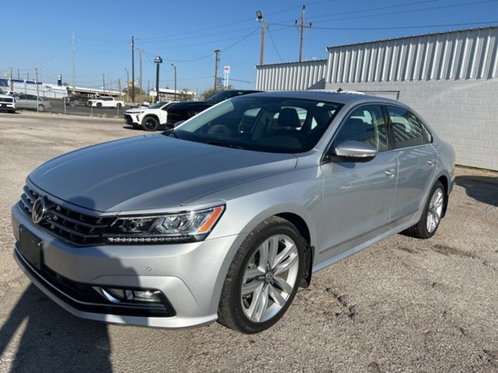 Used 2017 Volkswagen Passat 1.8T SE Sedan