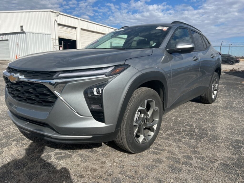Used 2025 Chevrolet Trax LT SUV