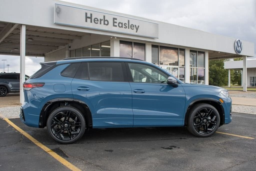 New 2026 Volkswagen Tiguan 2.0T SE SUV