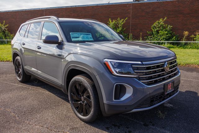 New 2026 Volkswagen Atlas SE w/Technology