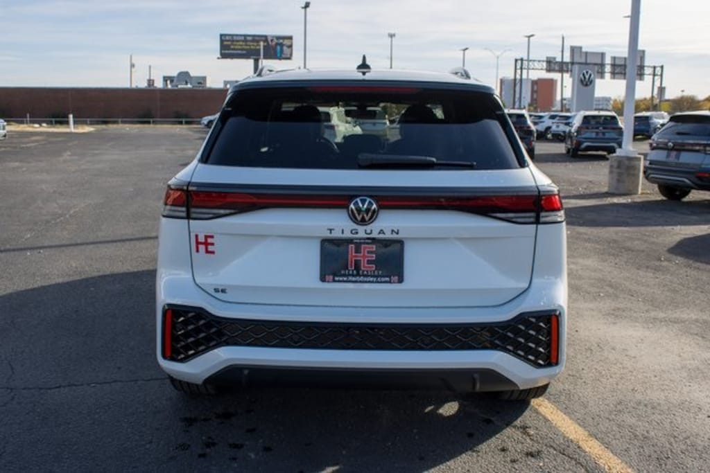 New 2026 Volkswagen Tiguan 2.0T SE SUV