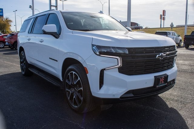 2023 Chevrolet Suburban RST's photo