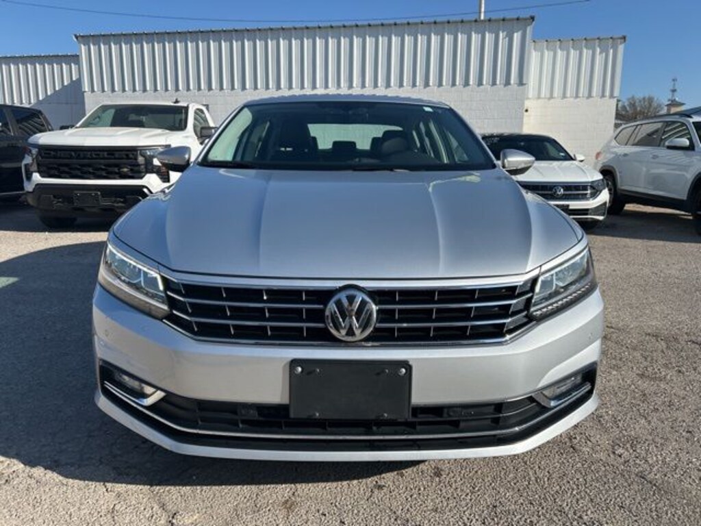 Used 2017 Volkswagen Passat 1.8T SE Sedan