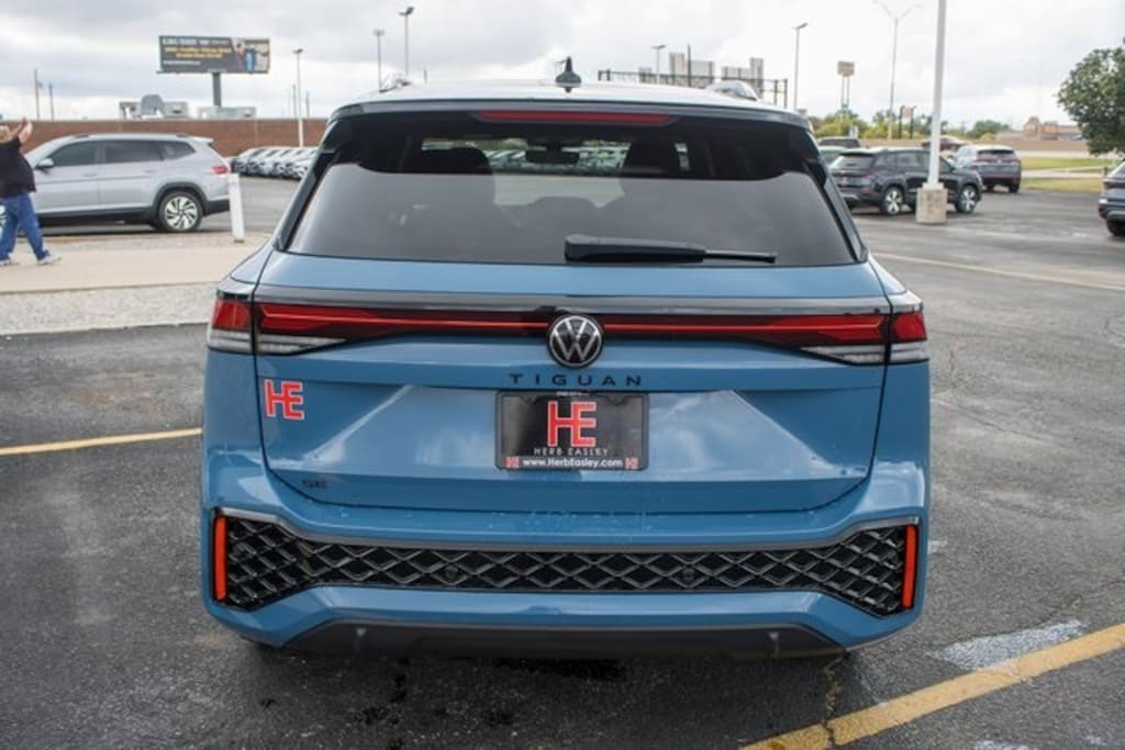 New 2026 Volkswagen Tiguan 2.0T SE SUV