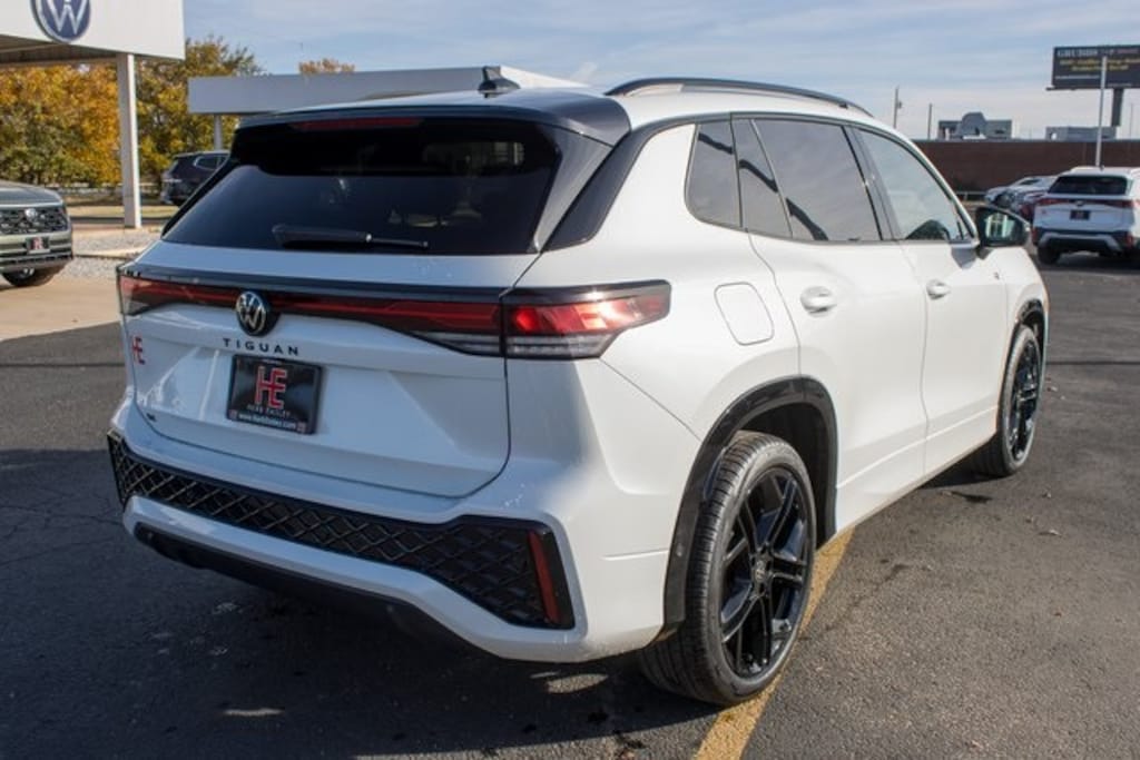 New 2026 Volkswagen Tiguan 2.0T SE SUV