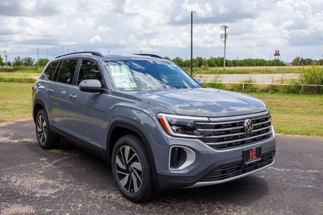 New 2026 Volkswagen Atlas SE w/Technology