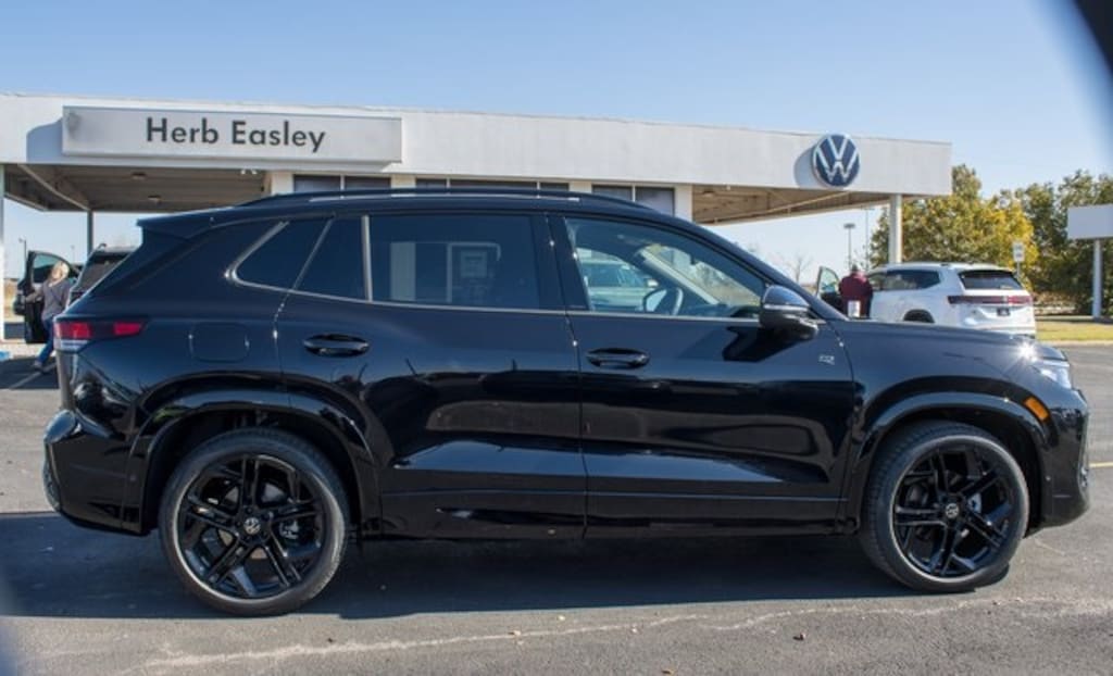 New 2026 Volkswagen Tiguan 2.0T SE R-Line Black SUV