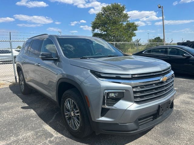 Used 2024 Chevrolet Traverse LT