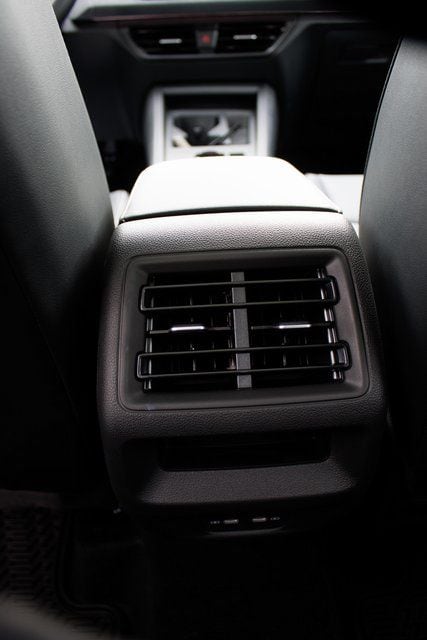 2026 Volkswagen Tiguan SE - Photo 14