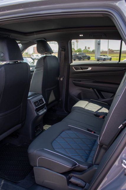 2025 Volkswagen Atlas Cross Sport SEL Premium R-LINE - Photo 13