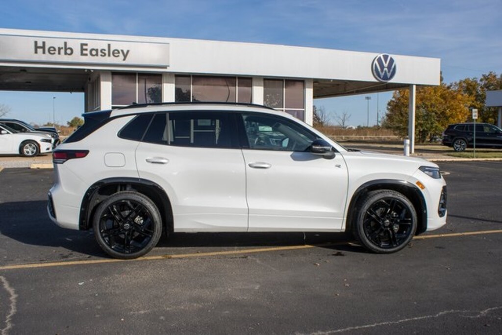 New 2026 Volkswagen Tiguan 2.0T SE SUV